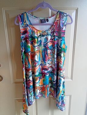 Women With Control Abstract Tunic, NWOT